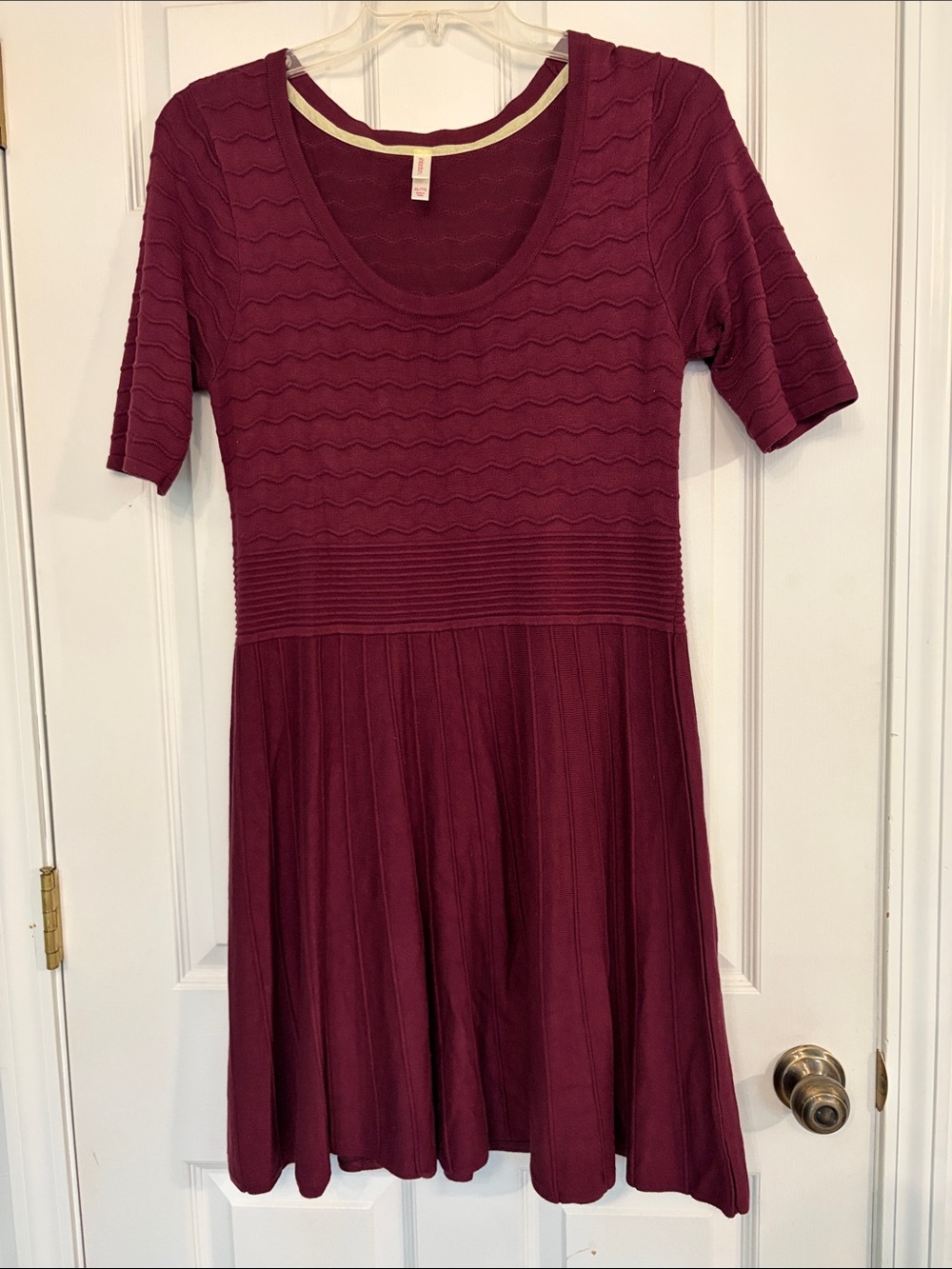 Xhilaration Short Sleeve Scoop Neck Knit Dress in Burgundy